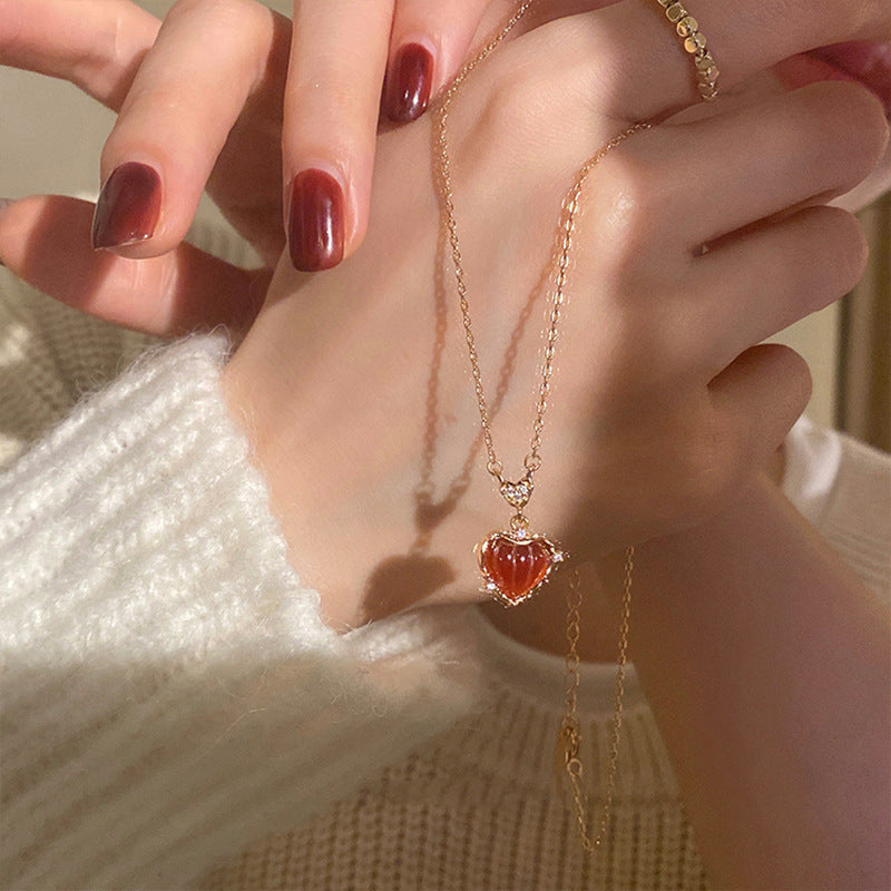 Women's Retro Color Gold Red Agate Heart Necklace