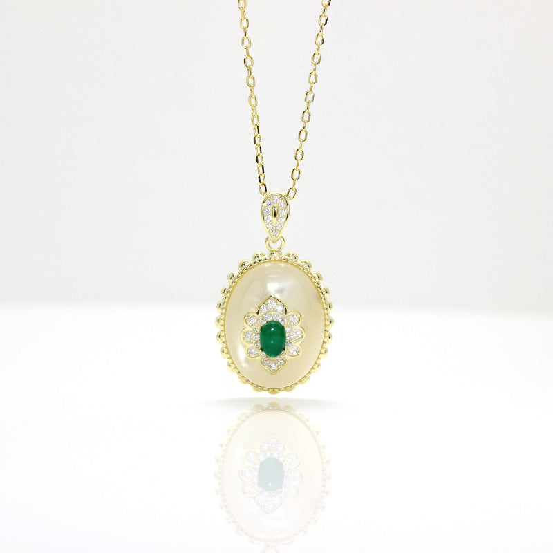 Retro Light Luxury Green Agate Women Necklace