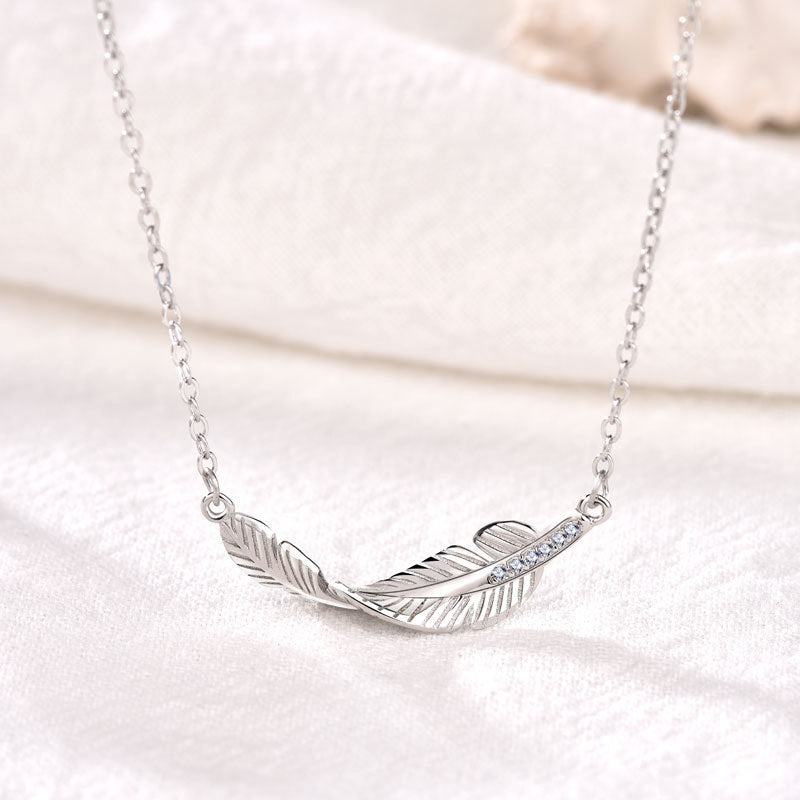 Classic temperament female feather necklace