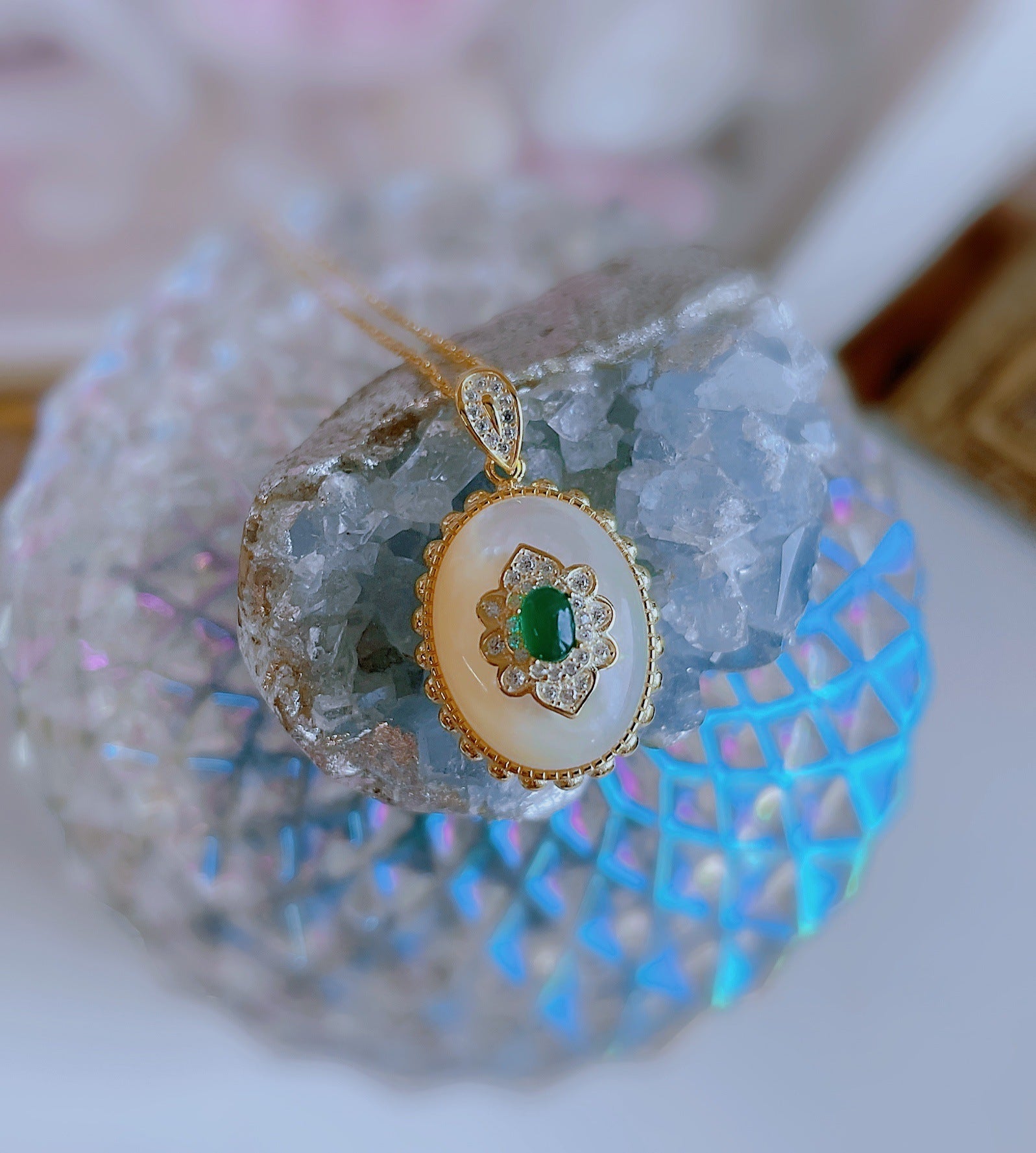 Retro Light Luxury Green Agate Women Necklace