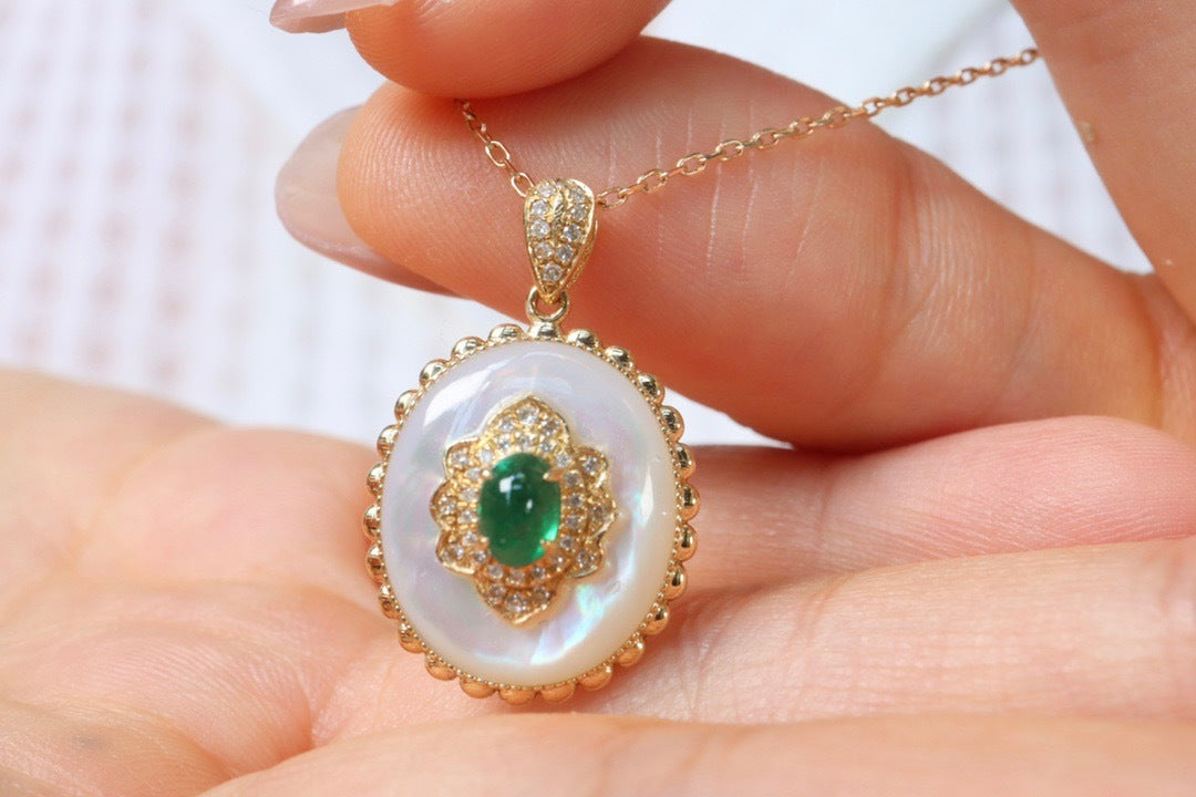 Retro Light Luxury Green Agate Women Necklace