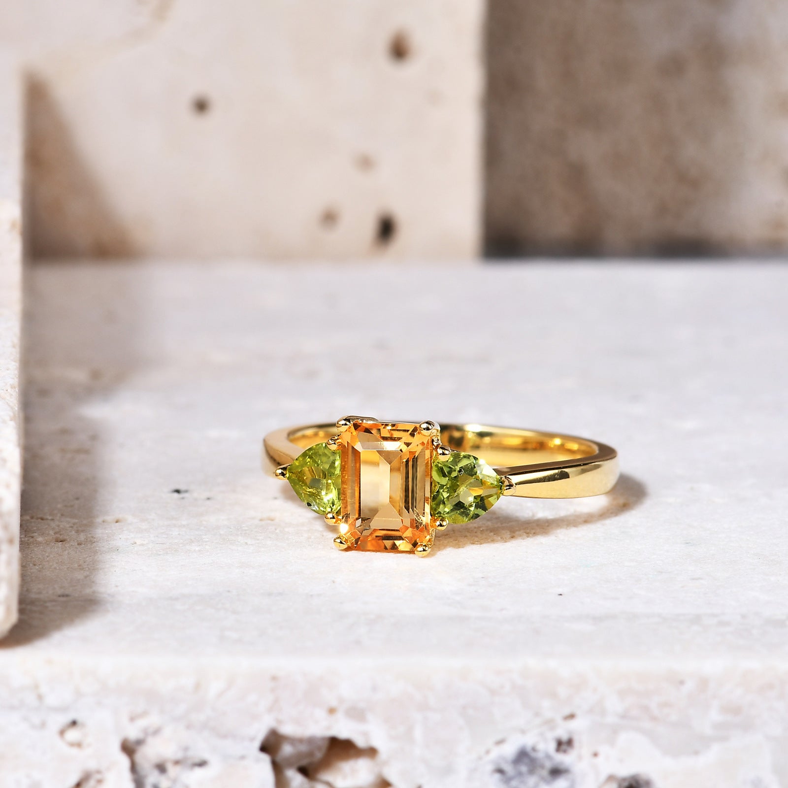 Citrine Ring With Fashionable And Light Luxury Design Inlaid With Gems