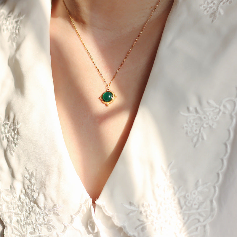 Vintage Court Green Agate Semi-Precious Star Embossed Women Necklace Clavicle Chain