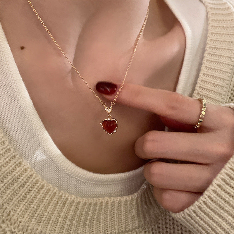 Women's Retro Color Gold Red Agate Heart Necklace