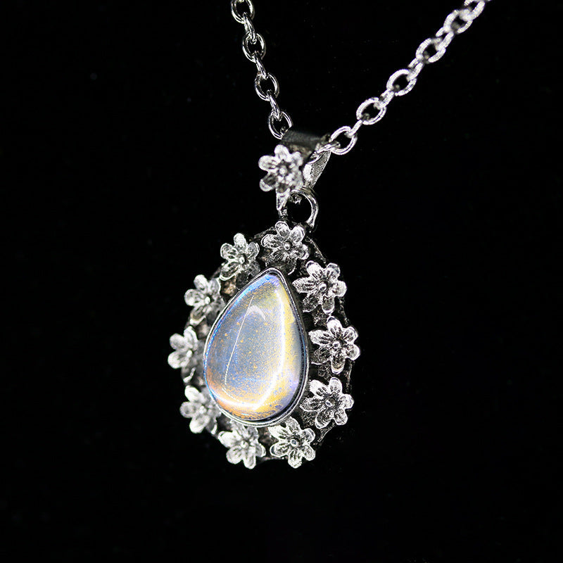 Bohemian Vintage Flower Moonstone Pendant Women Necklace