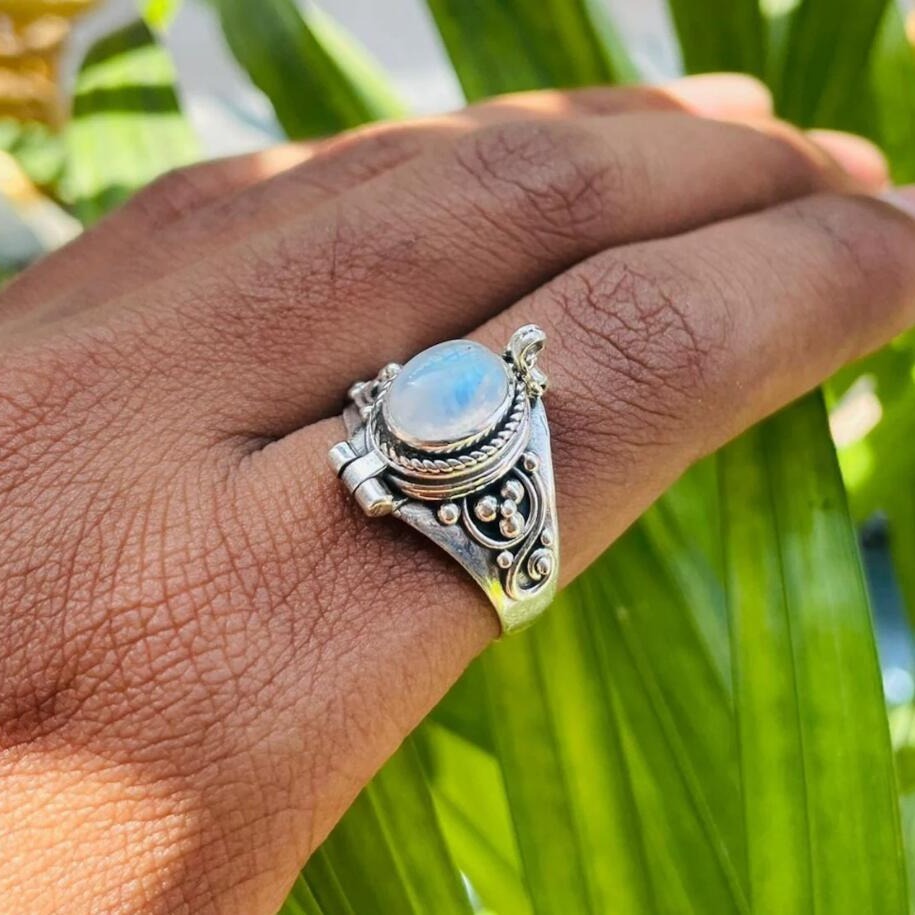 Inlaid Moonstone Openable Ring Women's Alloy