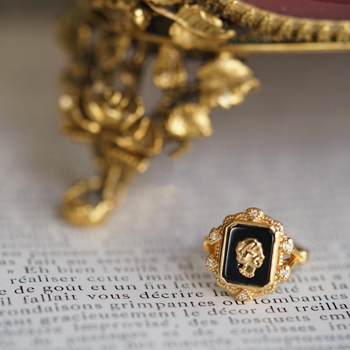 Antique Beauty Head Black Agate Embossed Seal Women Ring